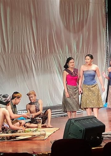 Kidung Rasmi Sancaya dari Sanggar Mahasaba FIB Unud di Bulan Bahasa Bali