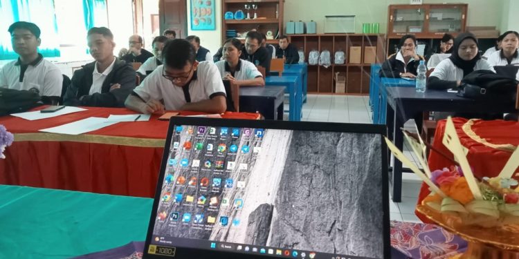 Kuliah Literasi SMPN 2 Sukasada: Literasi Sekolah Tak Sebatas Pojok Baca dan Membaca 15 Menit