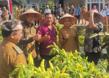 Ibu-ibu di Buleleng Kini Bisa Masak Pakai Cabai dari Banyuwangi