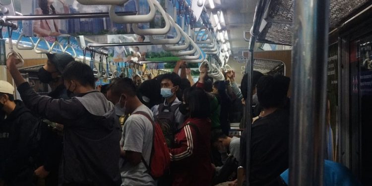 Sudut Pandang: Mentertawakan Masalah yang Datang