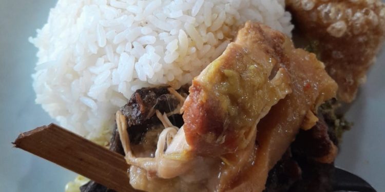 Babi Guling Vs Babi Genyol, Siapa Pemenangnya?