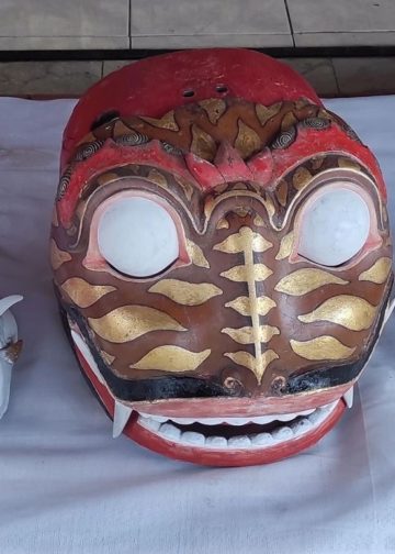 Pawodakan Ida Ratu Lingsir di Padangtegal: Tetap Gunakan Warna Bali dari Tulang, Tanduk dan Batu-batuan