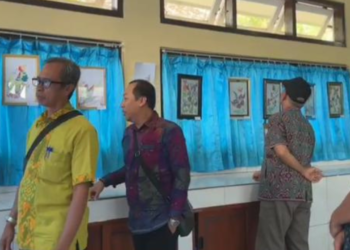 Pameran Seni Rupa “Harmonisasi Cetak Daun” Meriahkan HUT SMPN 3 Sukasada