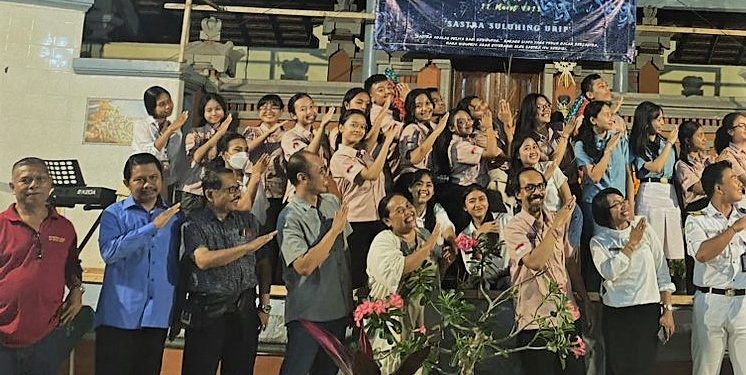 Perayaan HUT Kosala: Bersatulah Sastrawan-sastrawan Bumi Serombotan Klungkung