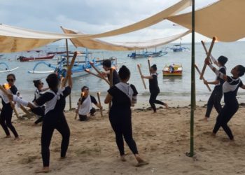 Kelindan Obor dan Sunari, Api dan Angin, Lukisan dan Suara, dalam Nungkalik Festival “Panumbra’s Final Gloom”  