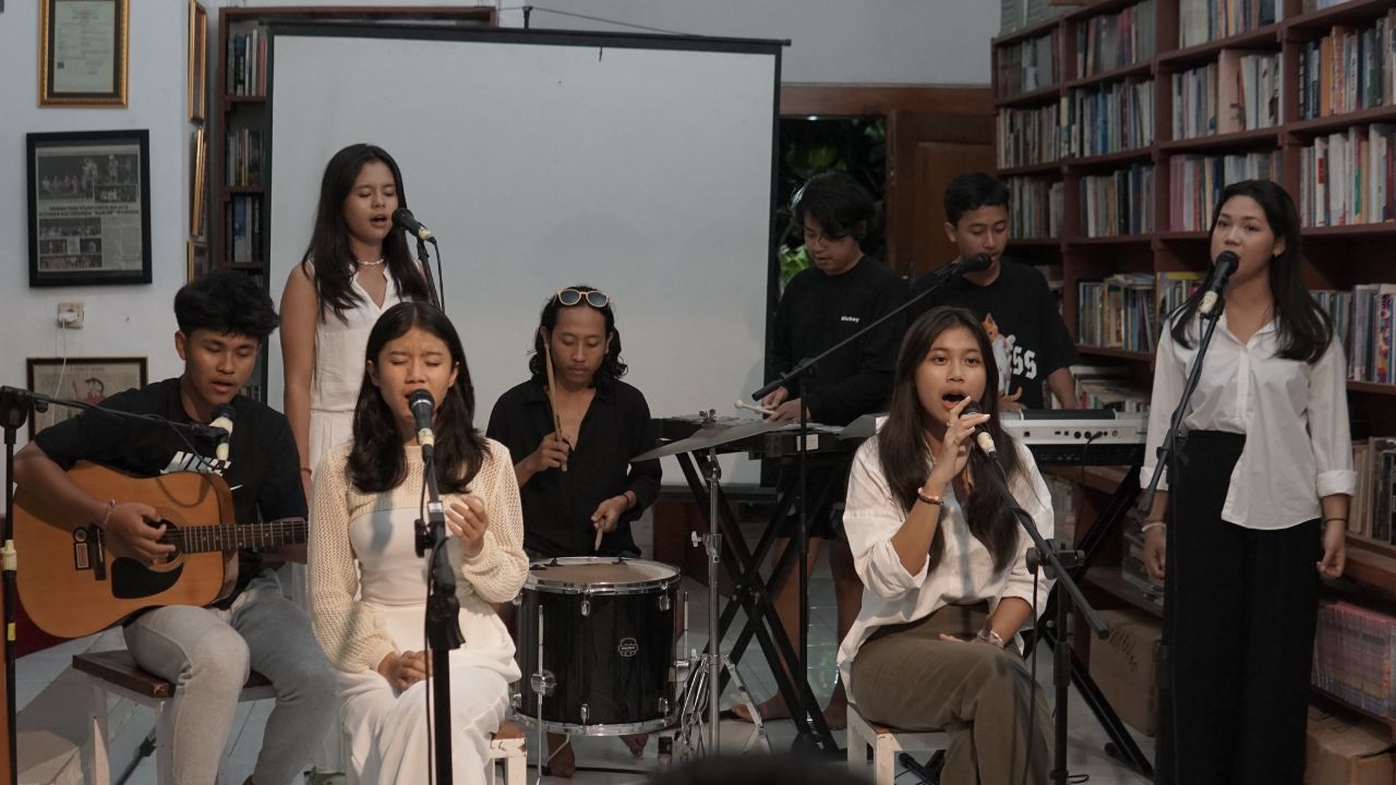 Suara Perlawanan dalam Alunan Musikalisasi Puisi Budang Bading Badung ...
