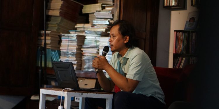 Dicky Bisinglasi: “Membekukan” Peristiwa Olahraga dengan Kamera