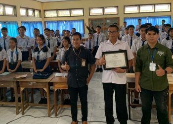 Positif-Negatif Media Sosial, Komunitas Blessed Lakukan Edukasi di SMPN 3 Sukasada