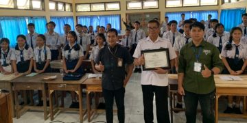 Positif-Negatif Media Sosial, Komunitas Blessed Lakukan Edukasi di SMPN 3 Sukasada