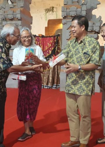 Luncurkan Dua Buku, Prof. Dibia Ungkap Peristiwa Seni lebih Puitik