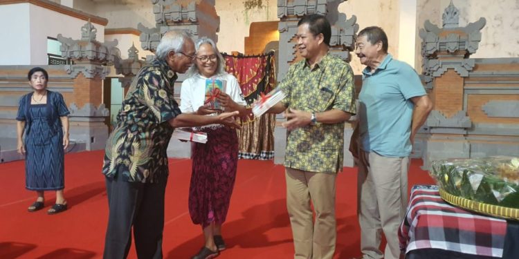 Luncurkan Dua Buku, Prof. Dibia Ungkap Peristiwa Seni lebih Puitik