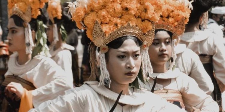 Menelisik Unsur Maskulin dalam Rejang Jajar Pari