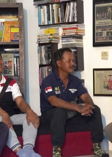 Cerita Tokoh Bukan Fiksi: Dari Juru Parkir Sampai Petugas Air, dari Sopir Ambulance Sampai Petugas Perbaikan Penerang Jalan | Catatan Tatkala May May May 2023