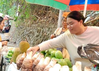 Pedagang Musiman di Jalur Kilometer Enam Puluh Singaraja
