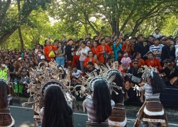 Peed Aya Selalu Heboh dan Mereka pun Berimpit-impitan | Catatan Pawai Pembukaan PKB 2023