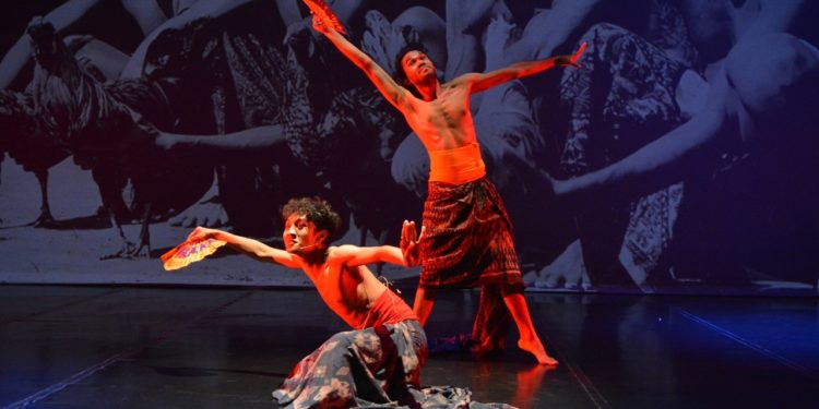 Menjelajahi Laku Jongkok dalam Koreografi “The (Famous) Squatting Dance : Jung Jung te Jung” di Teater Salihara