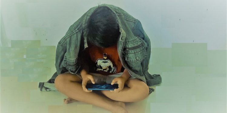 Deteksi Dini Adanya Kecanduan Internet pada Anak-Remaja