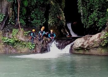 Healing Berkedok Liputan Khusus | Menikmati Sejuknya Blue Lagoon yang Masih Alami