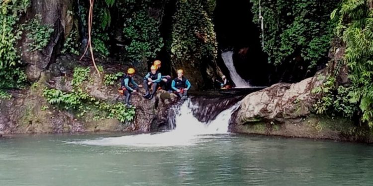 Healing Berkedok Liputan Khusus | Menikmati Sejuknya Blue Lagoon yang Masih Alami