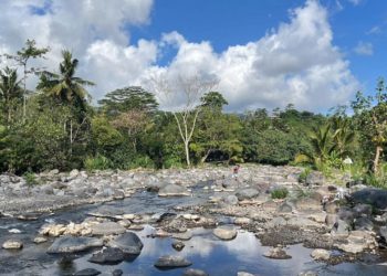 Langkah Mengalir ke Sidemen, Bening Air Sungai Mengalir di Sidemen