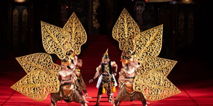 Bima Muda dari Yogyakarta Menari di Ardha Candra Taman Budaya Bali