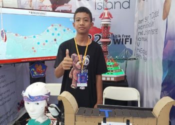 Gung Dean, Pelajar SMPN 2 Kubutambahan, Rancang Robot dan Gamelan Digital