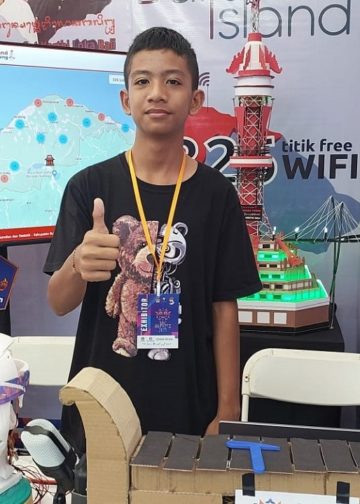 Gung Dean, Pelajar SMPN 2 Kubutambahan, Rancang Robot dan Gamelan Digital