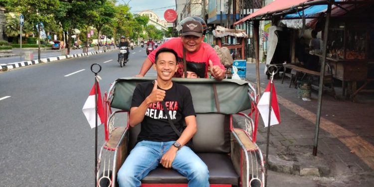Pelajaran Berpikir Sehat dari Pak Manthok, Si Penarik Becak Motor di Kota Yogya