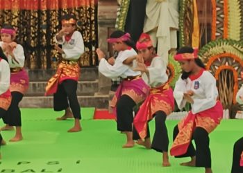 Mementaskan Seni Bela Diri di Atas Panggung