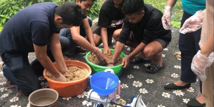 Olahan Tepung Ikan, Tepung Kedelai atau Jagung, Dedak dan Tepung Tapioca untuk Pakan Lele