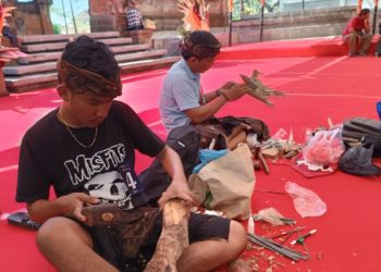 Ayo, Menciptakan Cinderamata “Gajah Mina” dari Limbah Laut