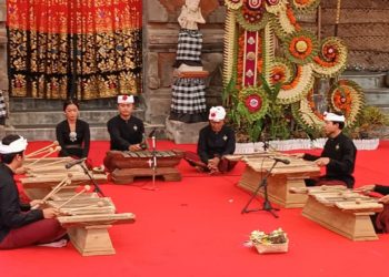 Gambang dan Saron Gamelan Desa Tangkas yang Sakral