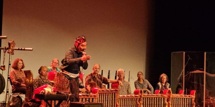 Gamelan Mulut (Gamut) Mengocok Perut  Orang Eropa