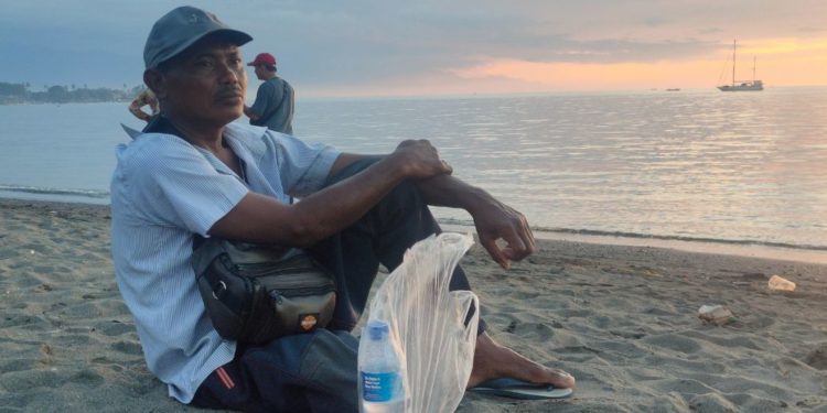 Ketut Lana: Pemandu Wisata Lumba-lumba, Dulu dan Kini