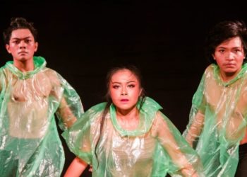 Menyuarakan Isu Lingkungan melalui Tari Kontemporer  “Sambil Menyelam Minum Plastik”