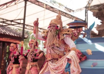 Seniman STAHN Mpu Kuturan Gabungkan Bondres, Tari, dan Pewayangan dalam Lawak Drama Kreasi
