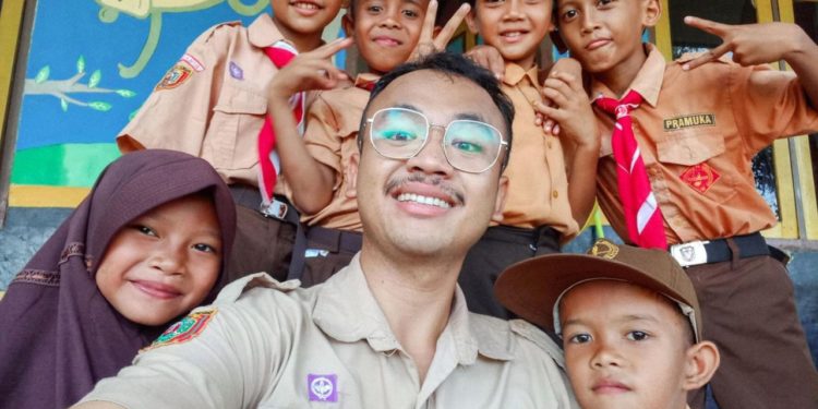 Sugeng Santoso: Guru Muda Berprestasi yang Mengajar Sampai Jauh