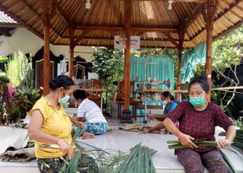 Tradisi Menganyam Tikar Pandan di Desa Tumbu, Tradisi yang Bertahan Menghidupi Warga