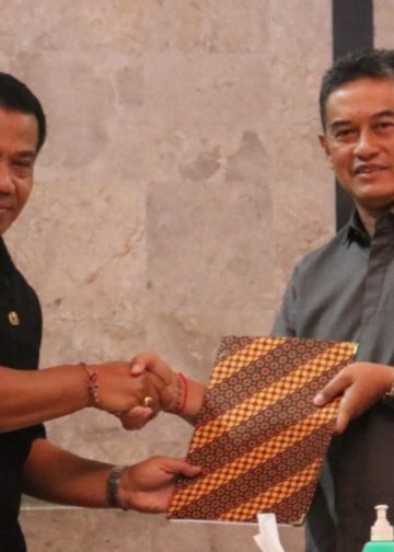 Rapat Paripurna DPRD Buleleng:  Pj. Bupati Menjawab Pertanyaan Dewan Tentang Kemiskinan