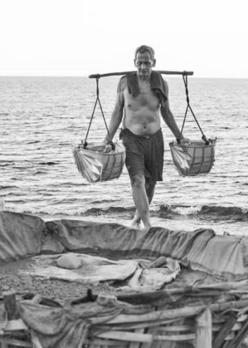 Dicari, Regenerasi Pembuat “Uyah” di Bali