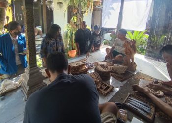 Pemberdayaan Pengerajin Ukiran Bali di Batubulan Kangin Menuju Pasar Ekspor