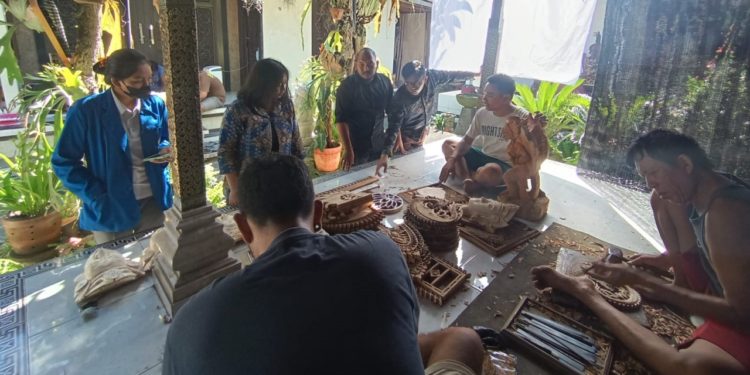 Pemberdayaan Pengerajin Ukiran Bali di Batubulan Kangin Menuju Pasar Ekspor
