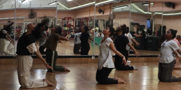 Pemaknaan Laut, Perempuan, dan Tarot Mayor the Moon | Catatan Sutradara Rahim Bahari Menjelang Pentas