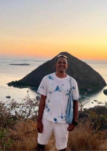 Di Labuan Bajo Saya Menjalankan Tugas, Jalan-jalan, Belajar, dan Sembahyang