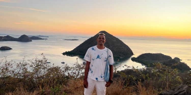 Di Labuan Bajo Saya Menjalankan Tugas, Jalan-jalan, Belajar, dan Sembahyang