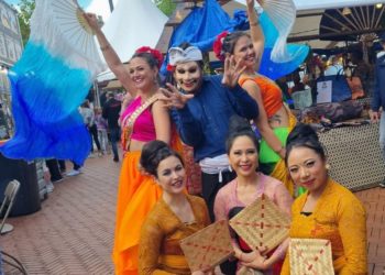 Yayasan Aniadi Art dan Gamelan Mulut (Gamut) Menari Bersama Warga Belanda