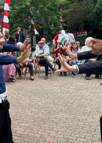 Gamelan Mulut Tour Eropa 2023, Dubes RI Brussel Ikut Menari