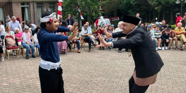 Gamelan Mulut Tour Eropa 2023, Dubes RI Brussel Ikut Menari