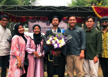 Setelah 14 Semester, Akhirnya Saya Diwisuda