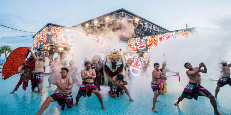 Tradisi Akar Dari Modernisasi Berkesenian | Catatan dari Atlas Beach Fest